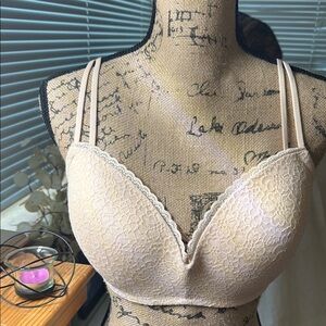 NWOT Aerie never worn, wireless, floral lace bra. 38D with adjustable hook rows.